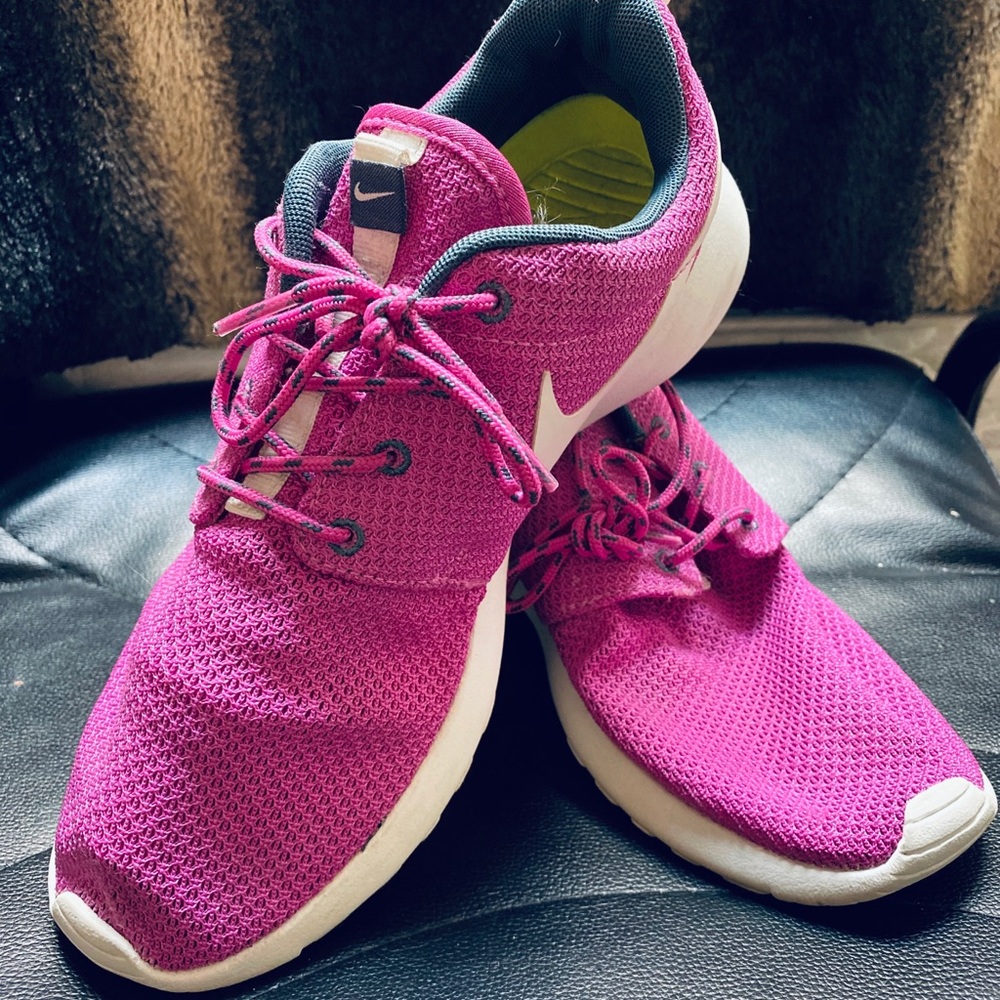 Nike Roshe Sneakers